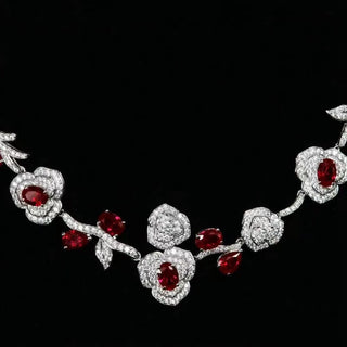 Ожерелье с рубиновой розой